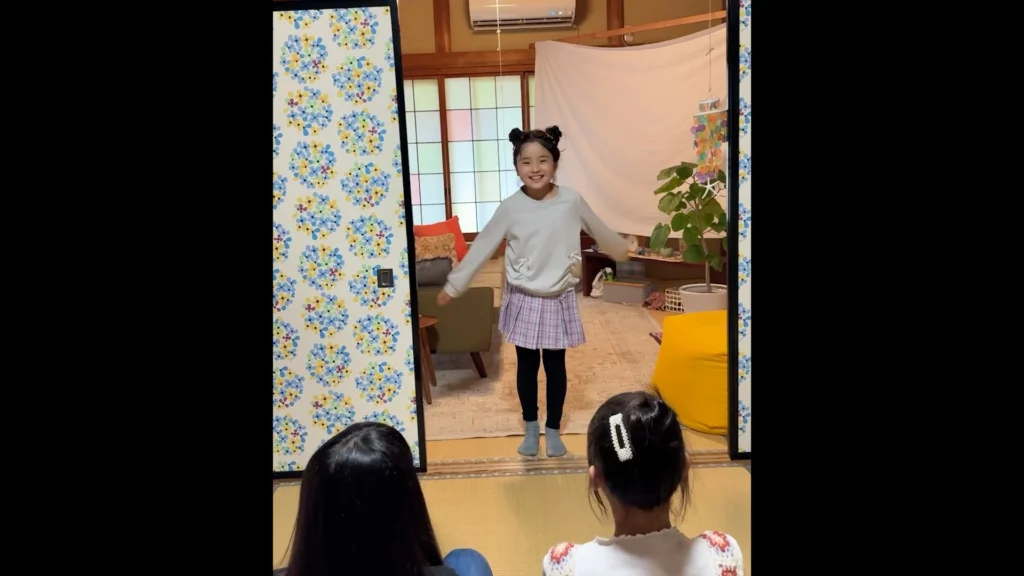 CGなしで透明人間を再現！ 映画『見えない娘 THE INVISIBLES』メイキング映像が解禁、公開記念舞台挨拶も開催！